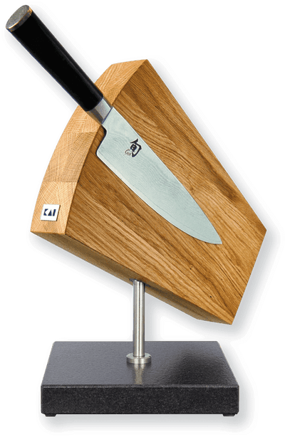 Messerblock von KAI, aus Granit und Eiche. Ein sehr modernes Küchen Objekt, an dem bis zu 10 Messer Platz finden.
