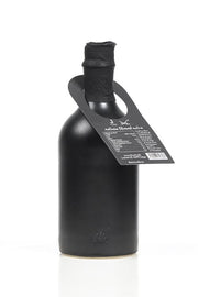 Das Olivenöl in der schwarzen Tonflasche von Sansibar kommt aus Griechenland.