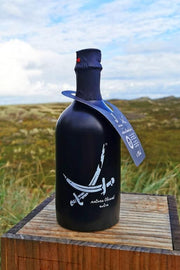 Die Säbel gehören zur Sansibar, wie der Wind zu Sylt...wir lieben die schwarze Tonflasche mit dem unfaßbar leckeren Olivenöl.