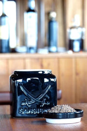 Wunderschöne schwarze Keramikdose von Sansibar, gefüllt mit der besten Pfeffer-Mischung.